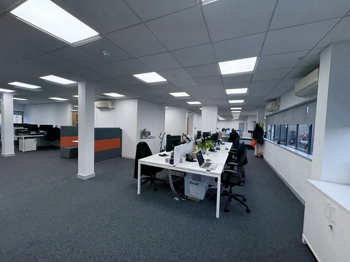 Office in Waltham Cross - photo 3