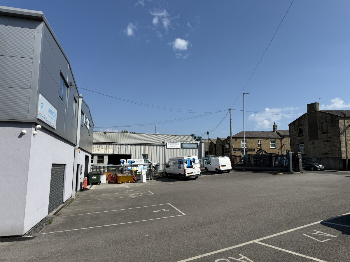 Office in Cleckheaton - photo 2