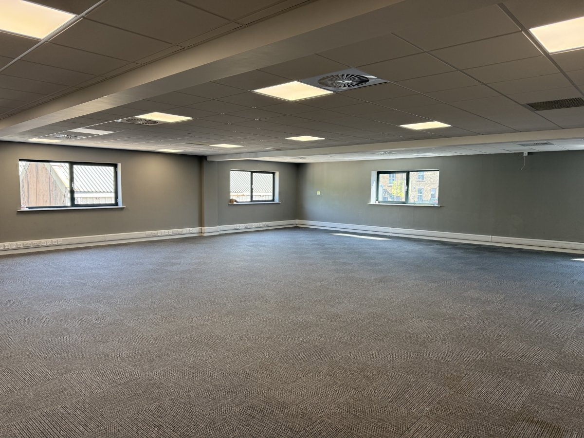 Office in Cleckheaton - photo 3
