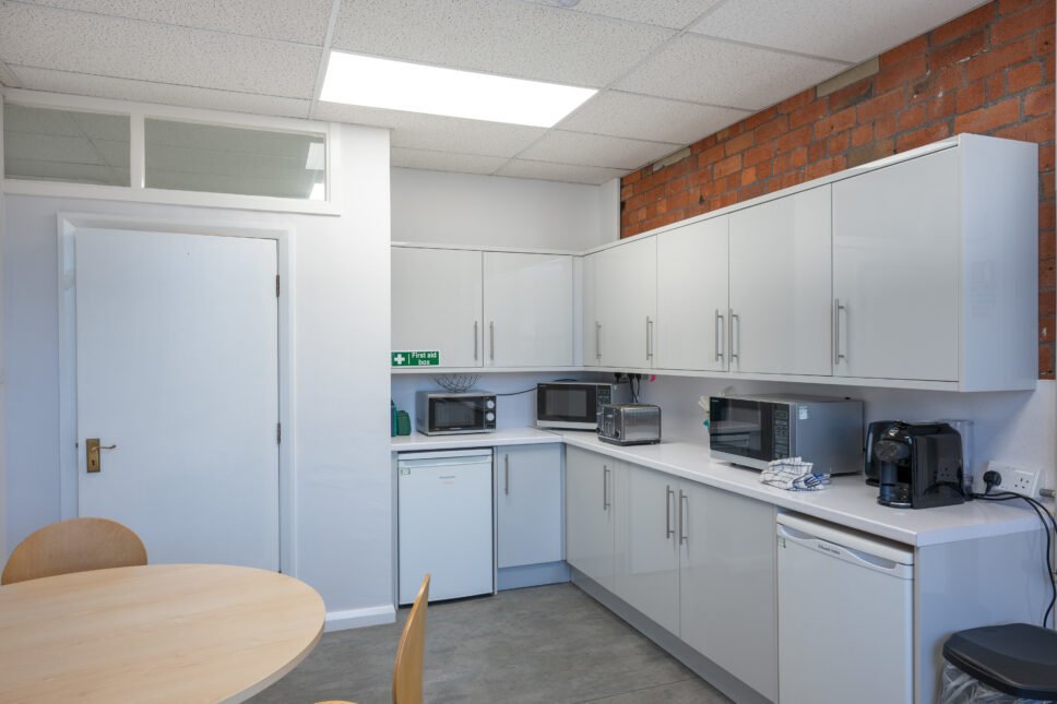 Office in Brighouse - photo 3