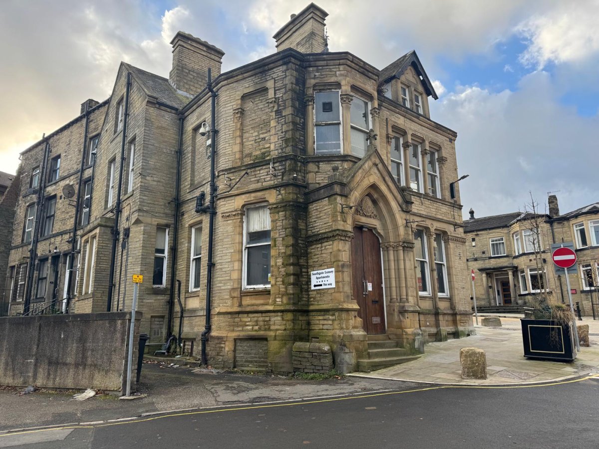 Office in Elland - photo 3