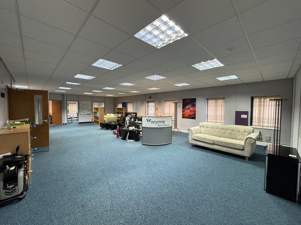 Office in Lowfields Business Park - photo 2