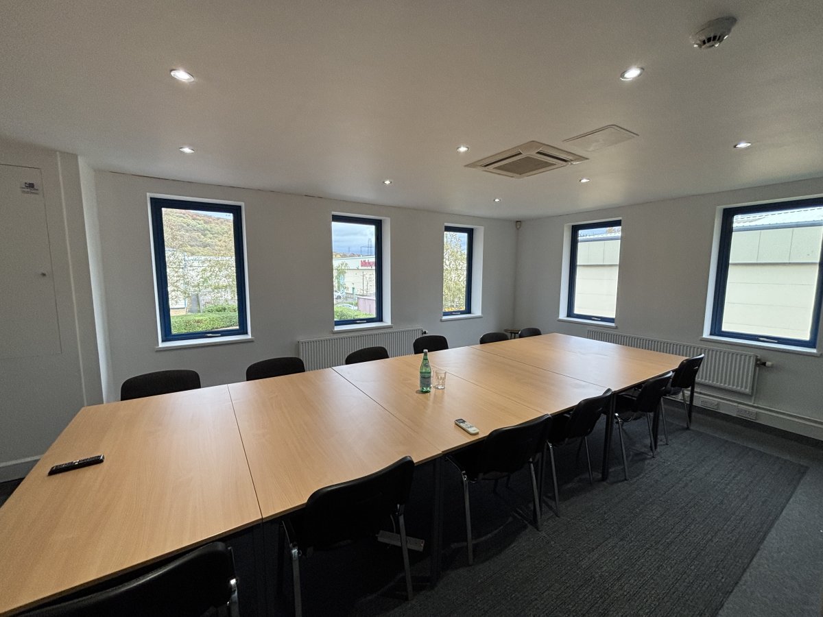Office in Elland - photo 4