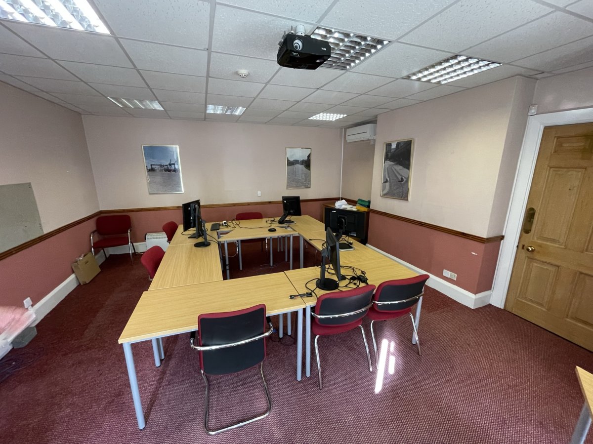 Office in Southowram - photo 3