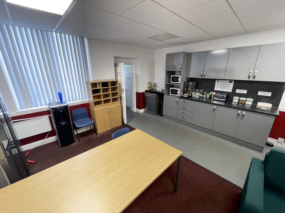 Office in Southowram - photo 4