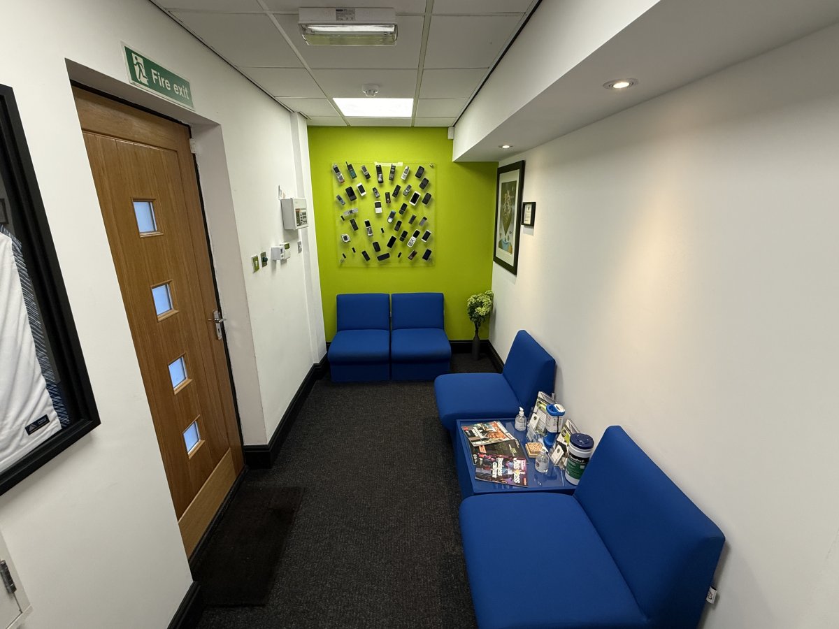 Office in Guiseley - photo 2