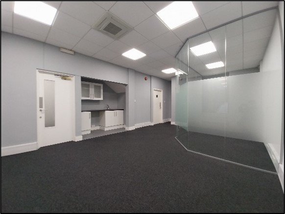 Office in Crawley - photo 2