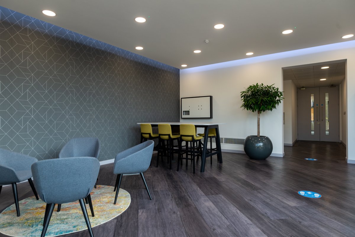 Office in Crawley - photo 2