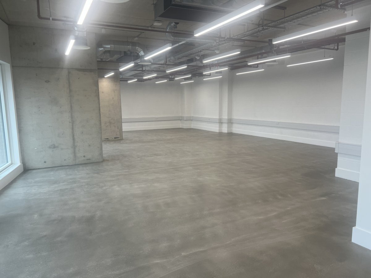 Office in Crawley - photo 2
