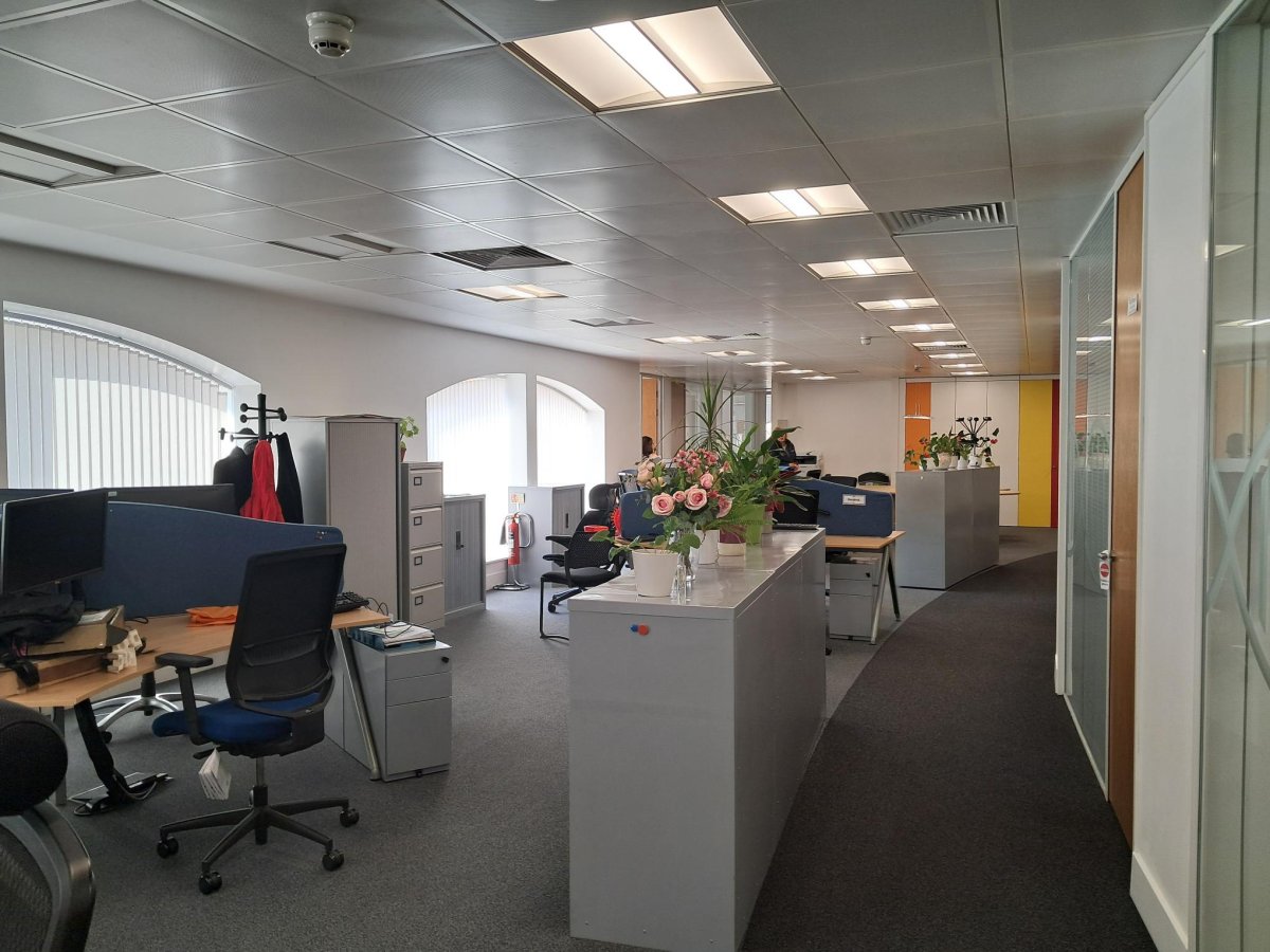 Office in Leatherhead - photo 2