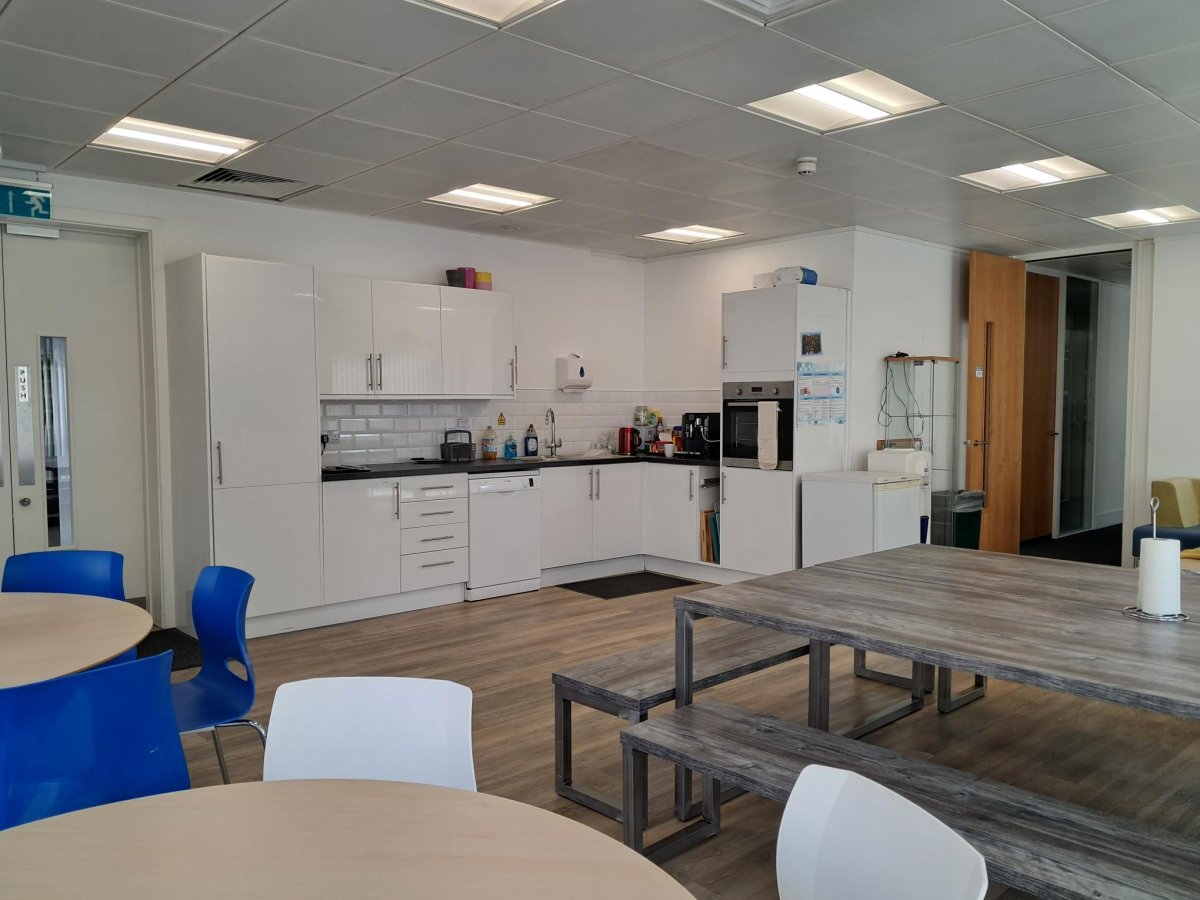 Office in Leatherhead - photo 4