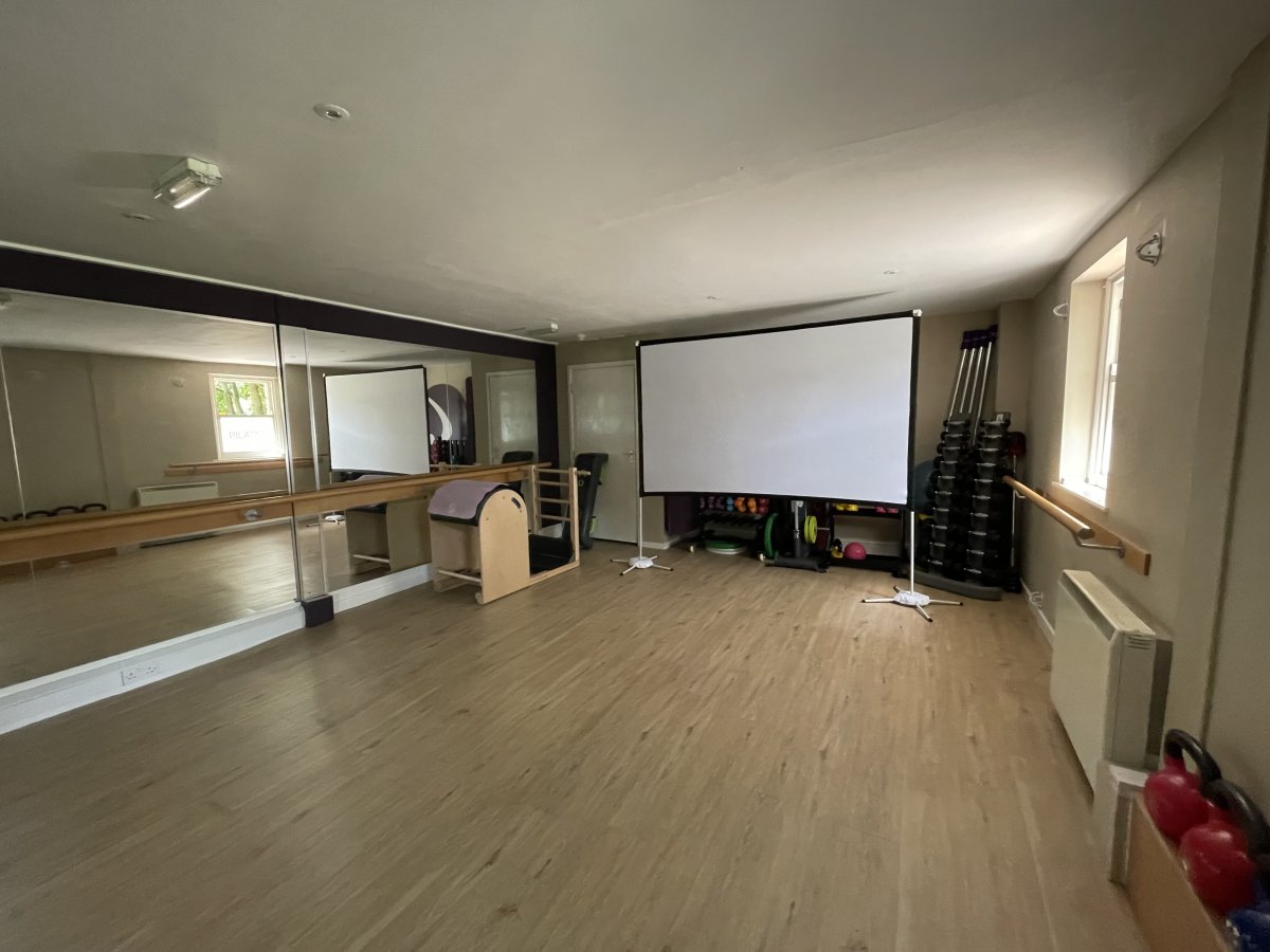 Office in Huddersfield - photo 3