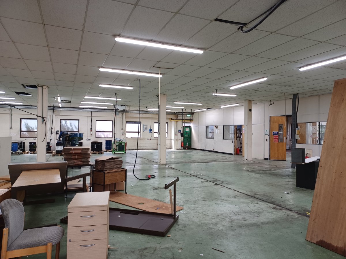 Office in Tadworth - photo 3