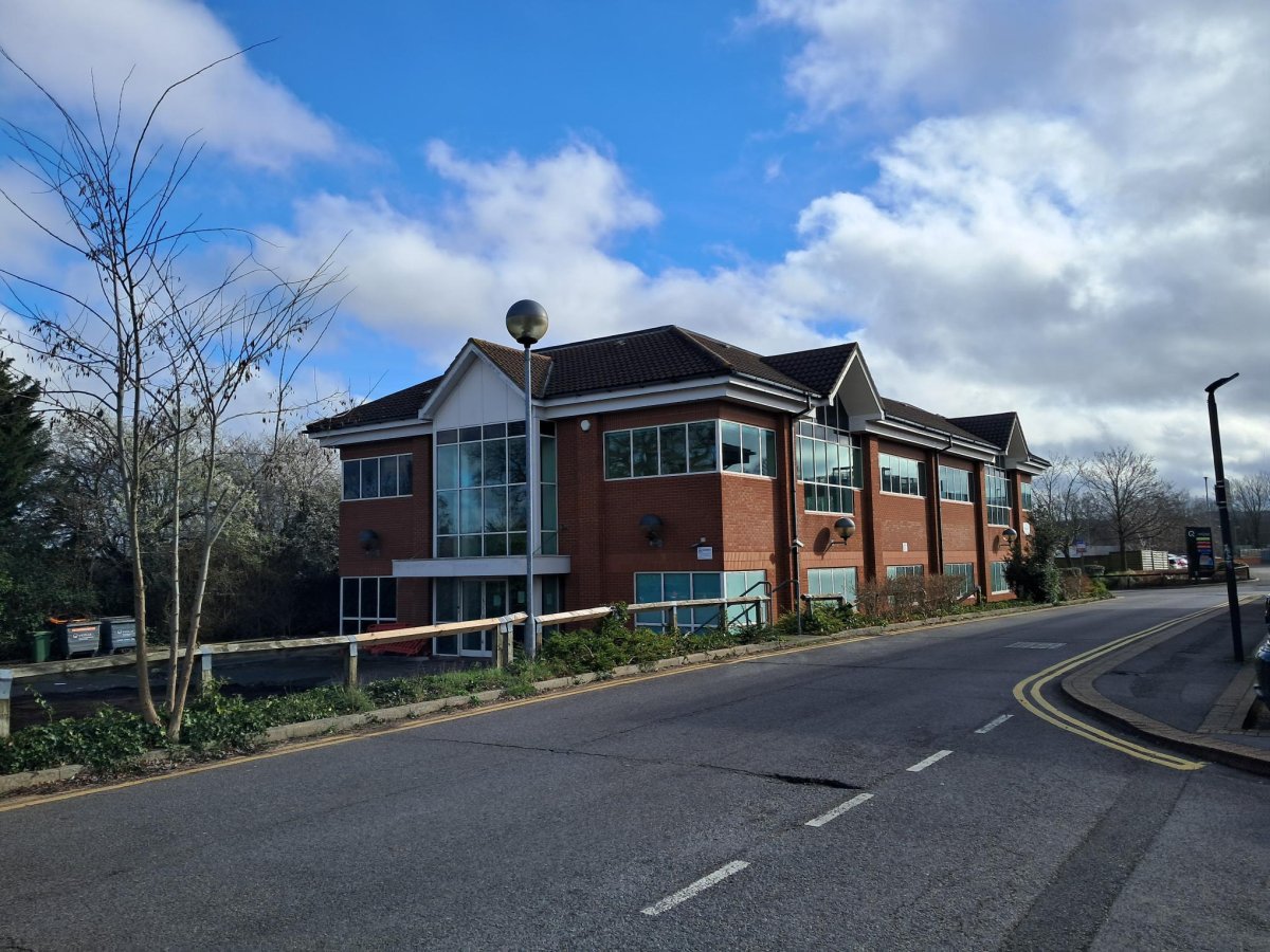 Office in Leatherhead - photo 2