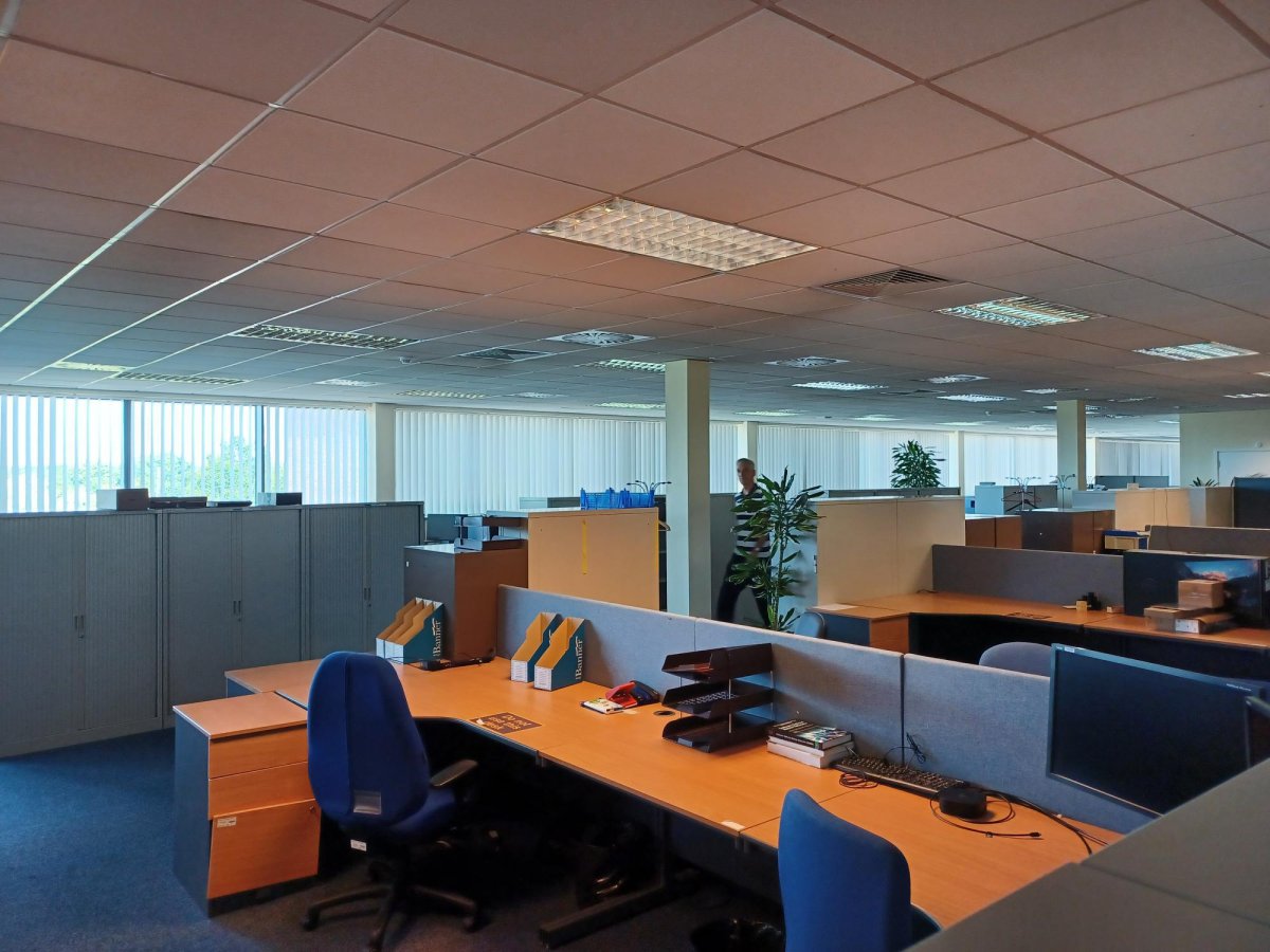 Office in Leatherhead - photo 2