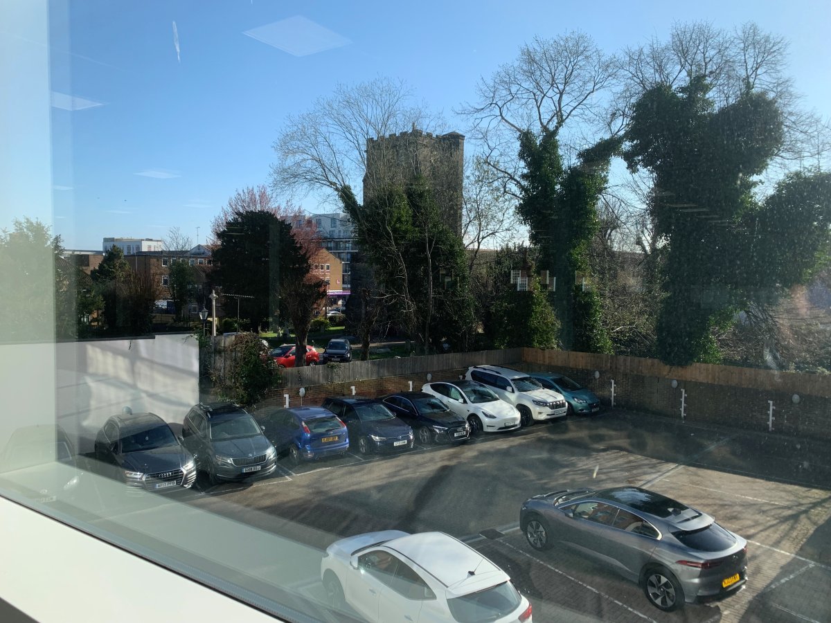 Office in Crawley - photo 4