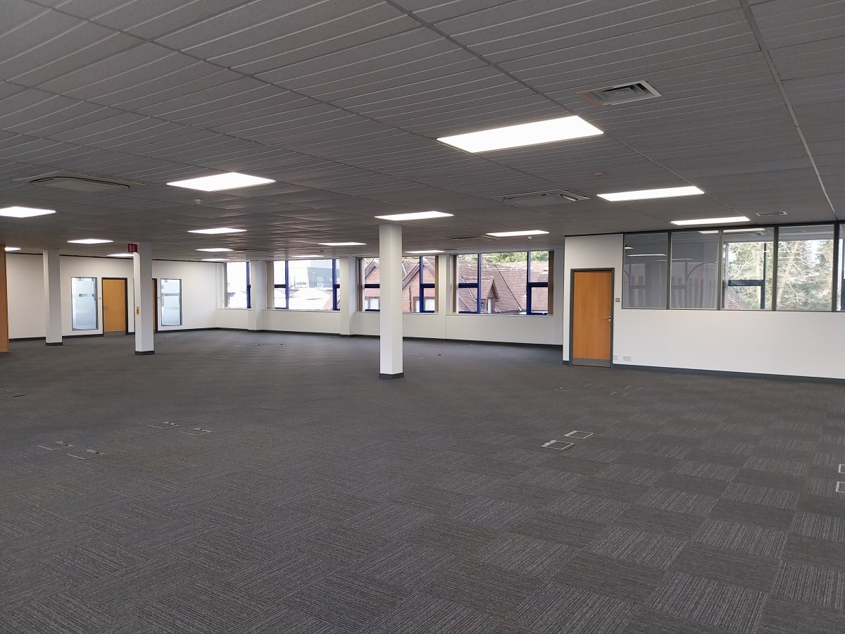 Office in Crawley - photo 4