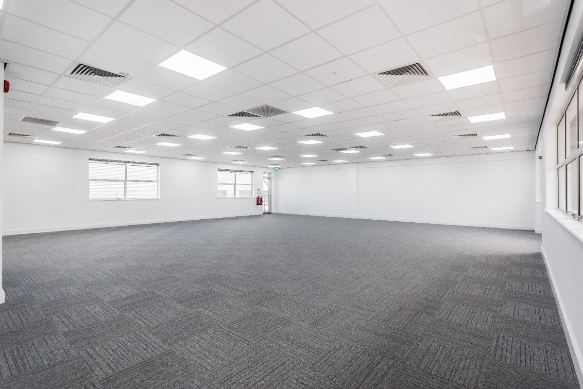 Office in Woking - photo 4