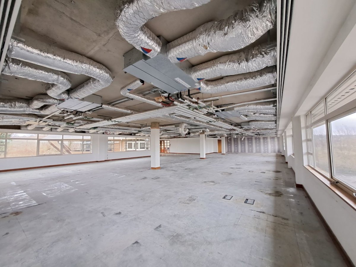Office in Artington - photo 4