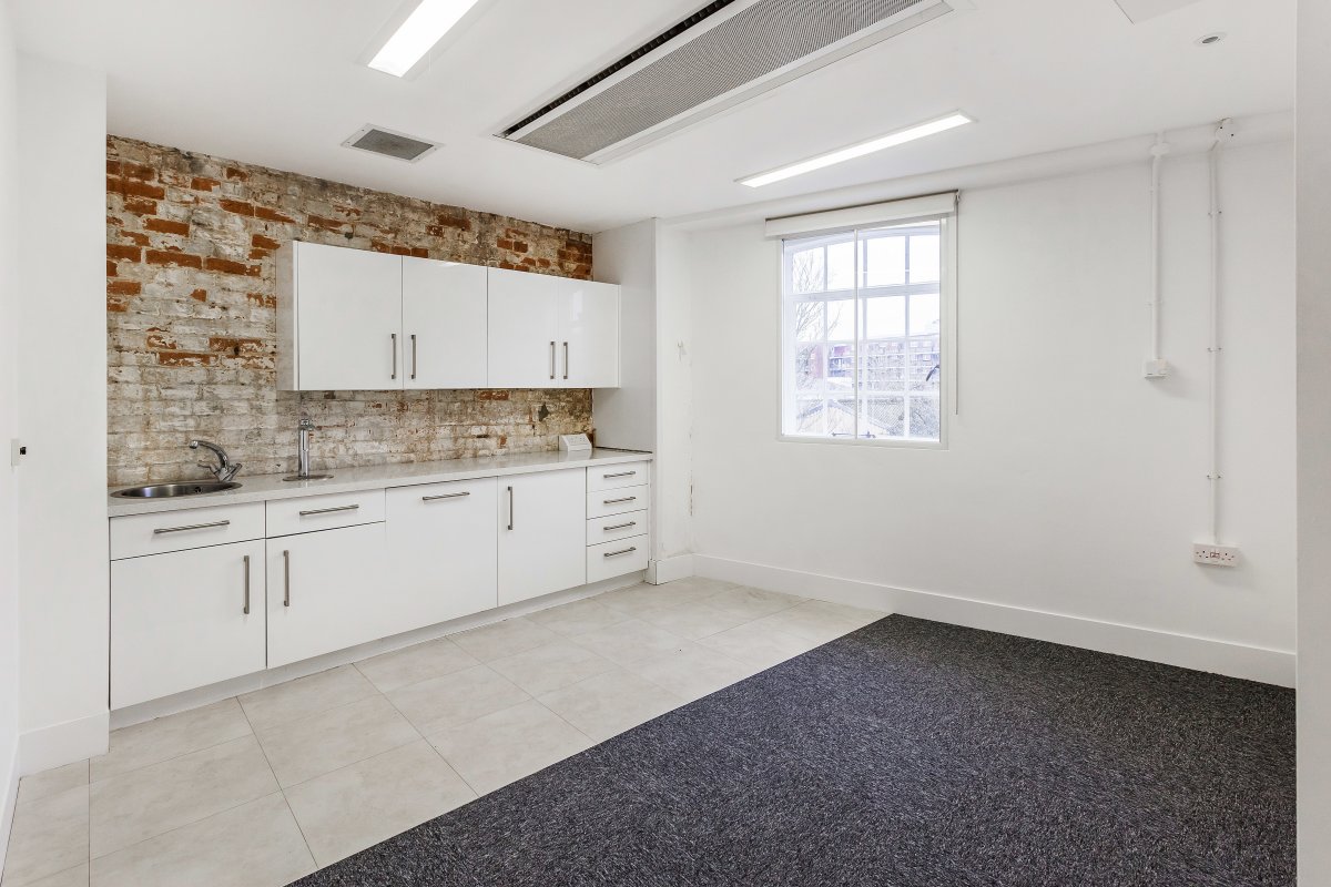 Office in Guildford - photo 3