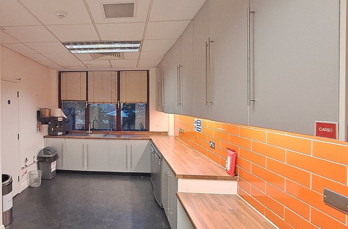 Office in Dorking - photo 4