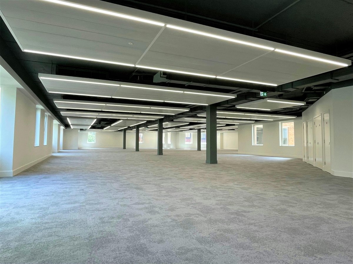 Office in Crawley - photo 2