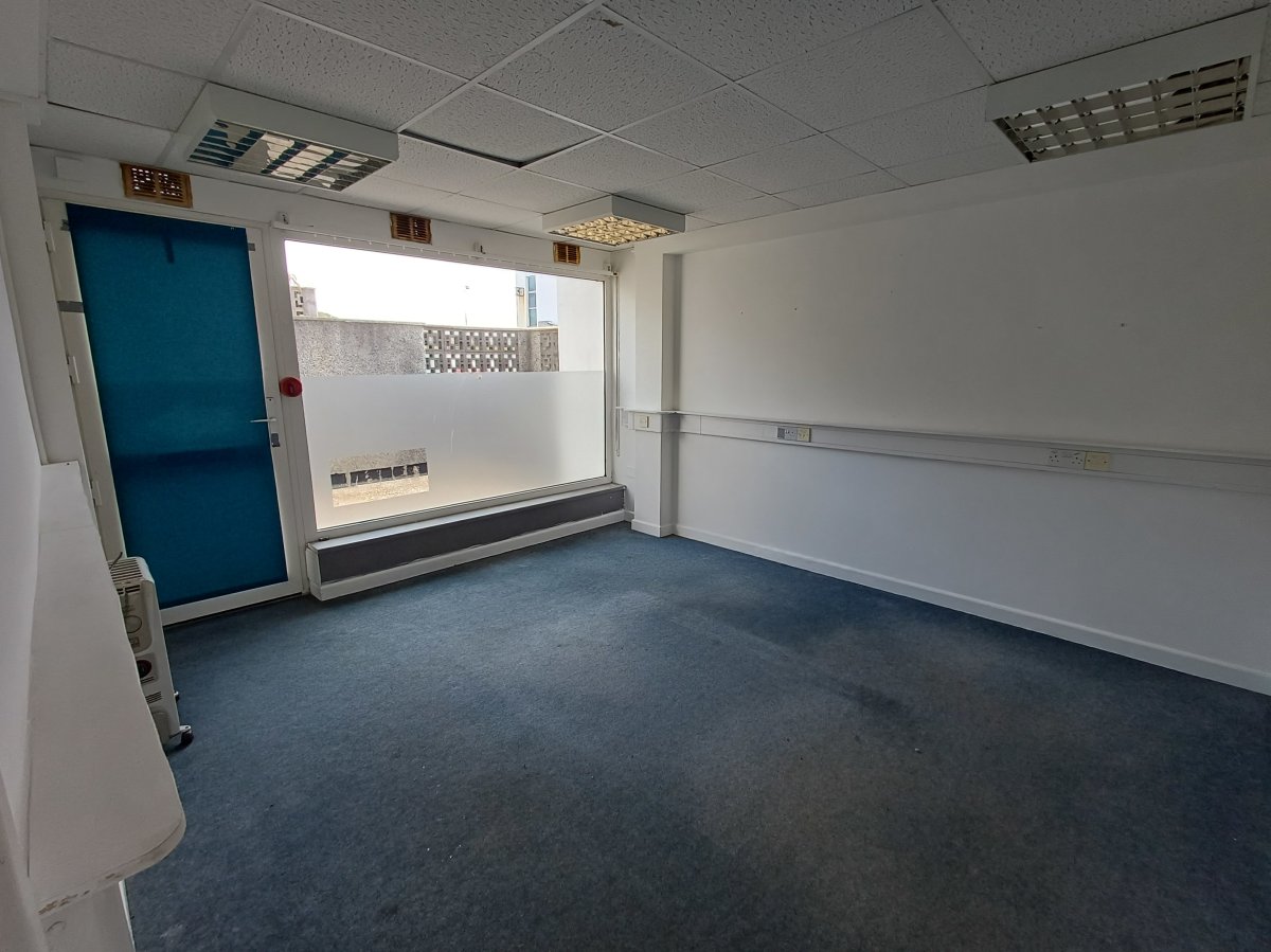 Office in Newquay - photo 3