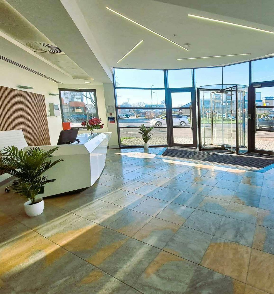 Office in Crawley - photo 4