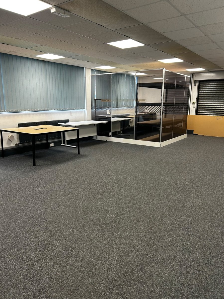 Office in Wilbury Way - photo 4