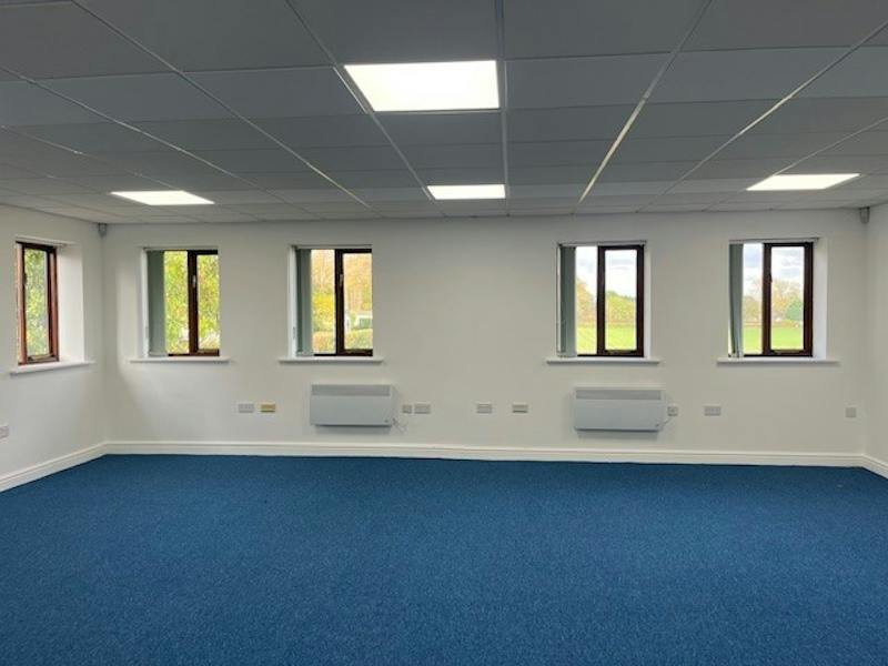 Office in Albrighton - photo 3