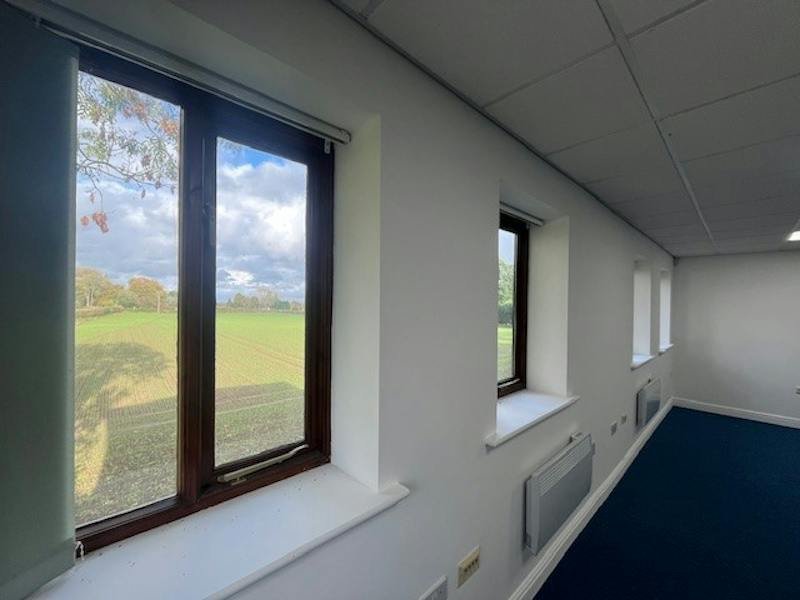Office in Albrighton - photo 4
