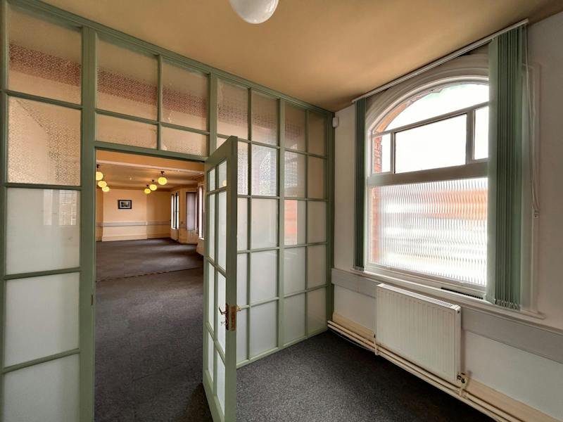 Office in Wolverhampton - photo 2