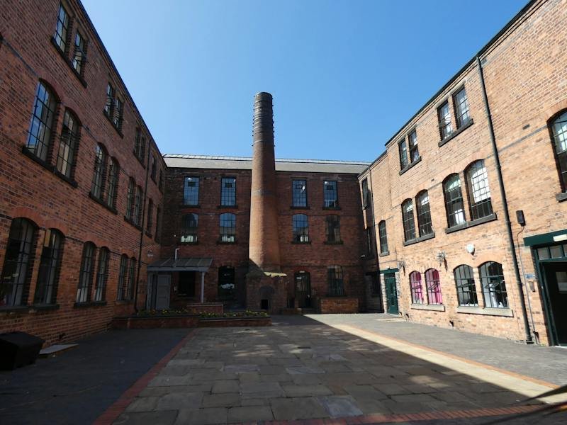 Office in Wolverhampton - photo 3
