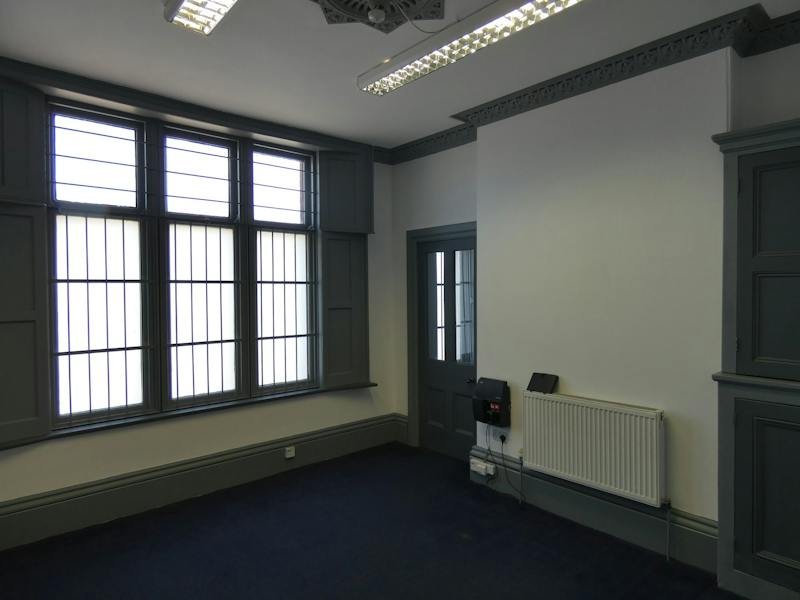 Office in Wolverhampton - photo 2