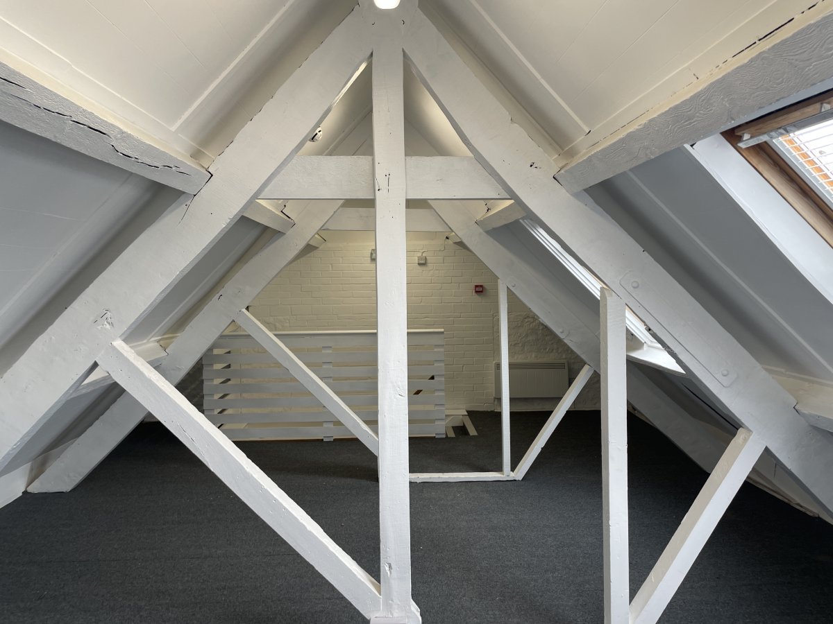 Office in Witney - photo 3