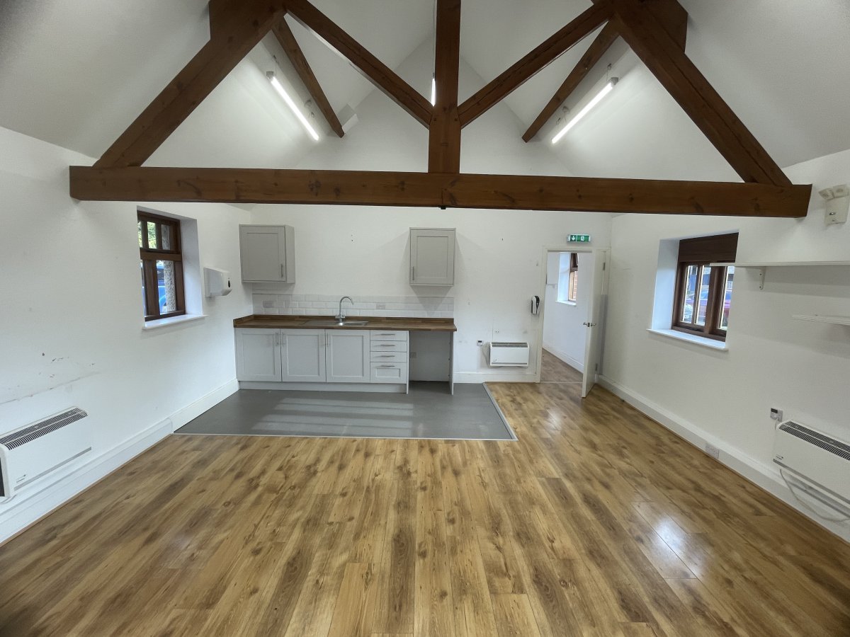 Office in Charlton - photo 3