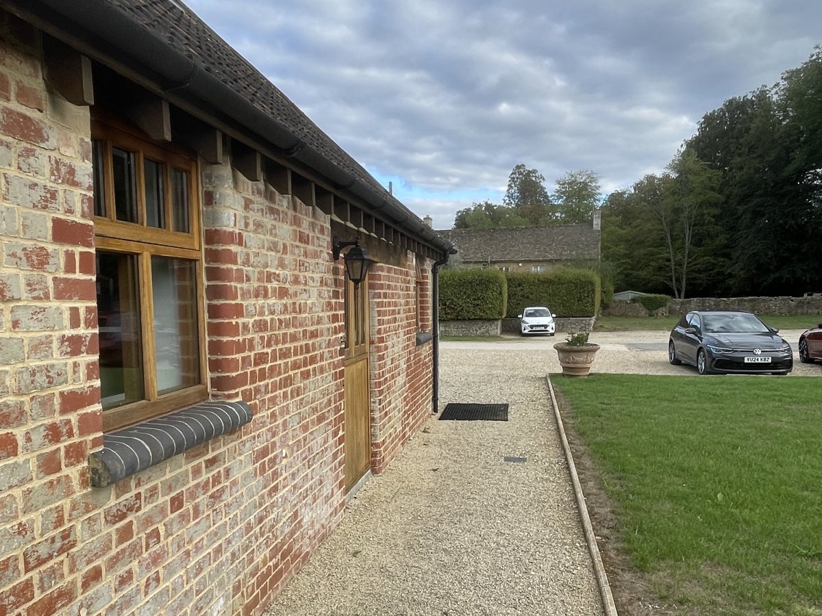 Office in Charlton - photo 4
