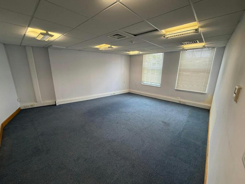 Office in Epsom - photo 3