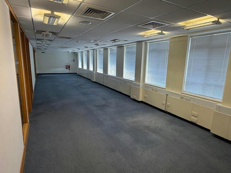 Office in Epsom - photo 4