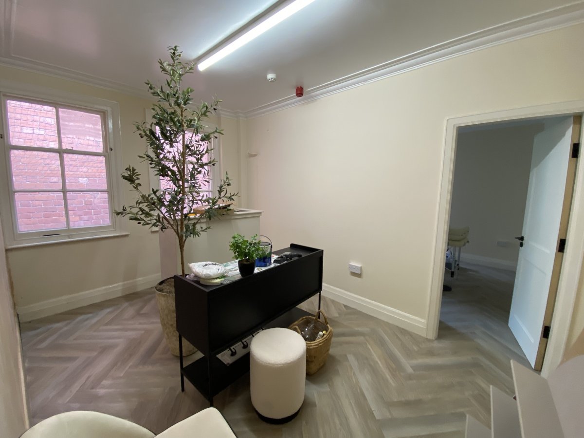 Office in Town Centre - photo 3
