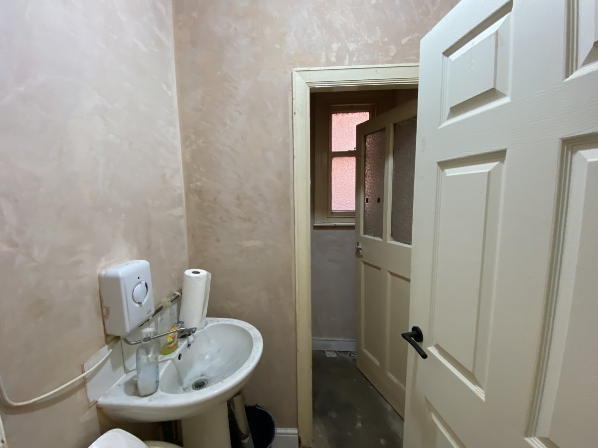 Office in Town Centre - photo 4