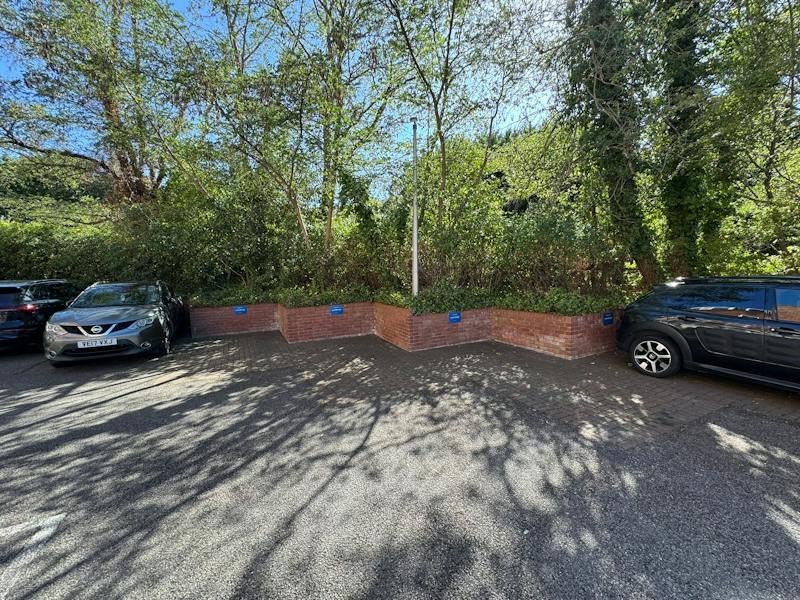 Office in Weybridge - photo 4