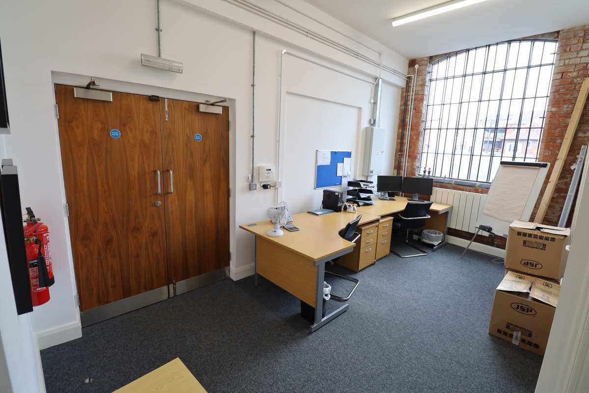 Office in Hinckley - photo 2