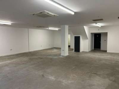 Retail/Shop in Leeds - photo 2