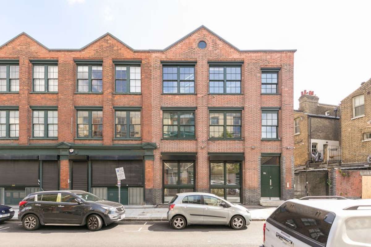 Retail/Shop in London - photo 3