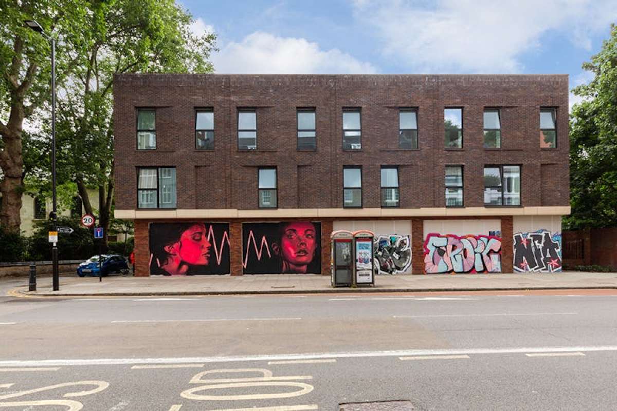 Retail/Shop in London - photo 4