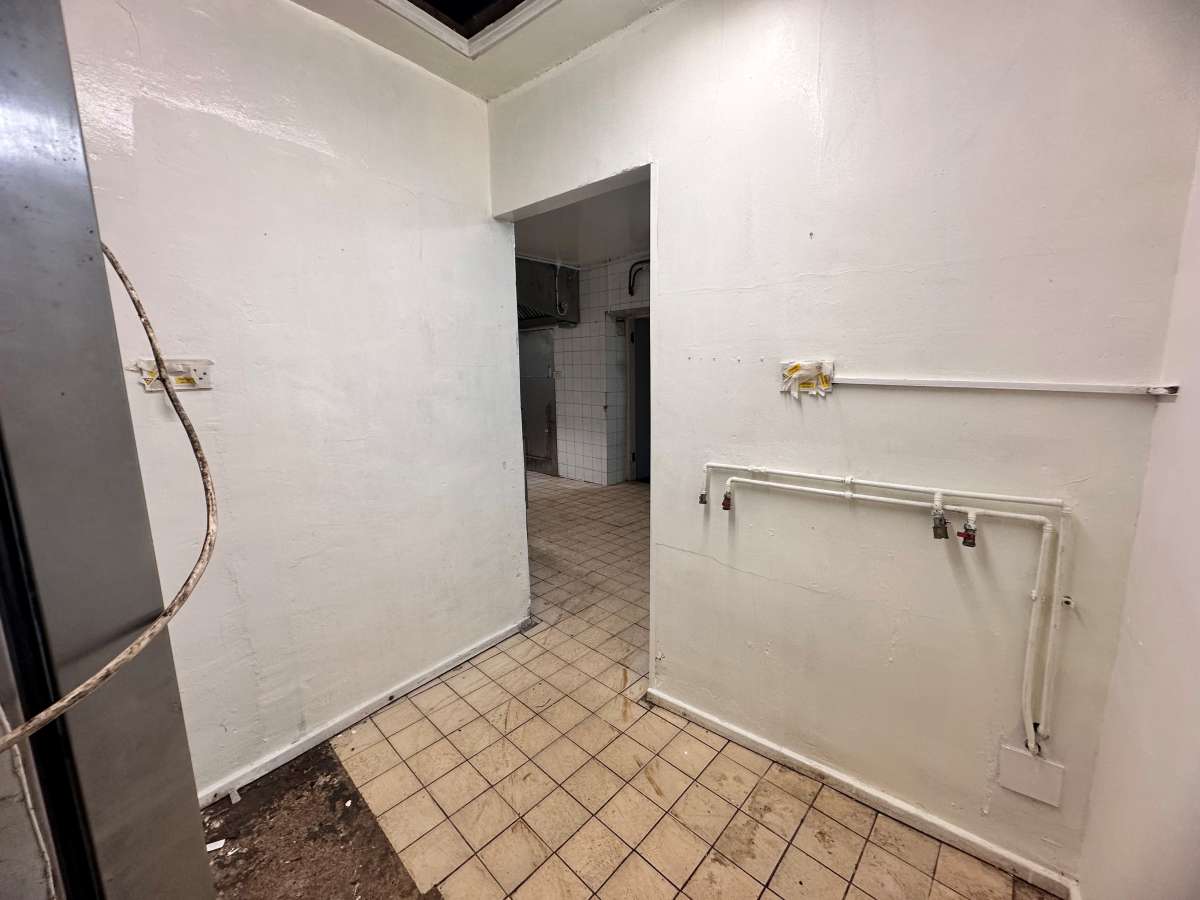 Retail/Shop in Warminster - photo 4