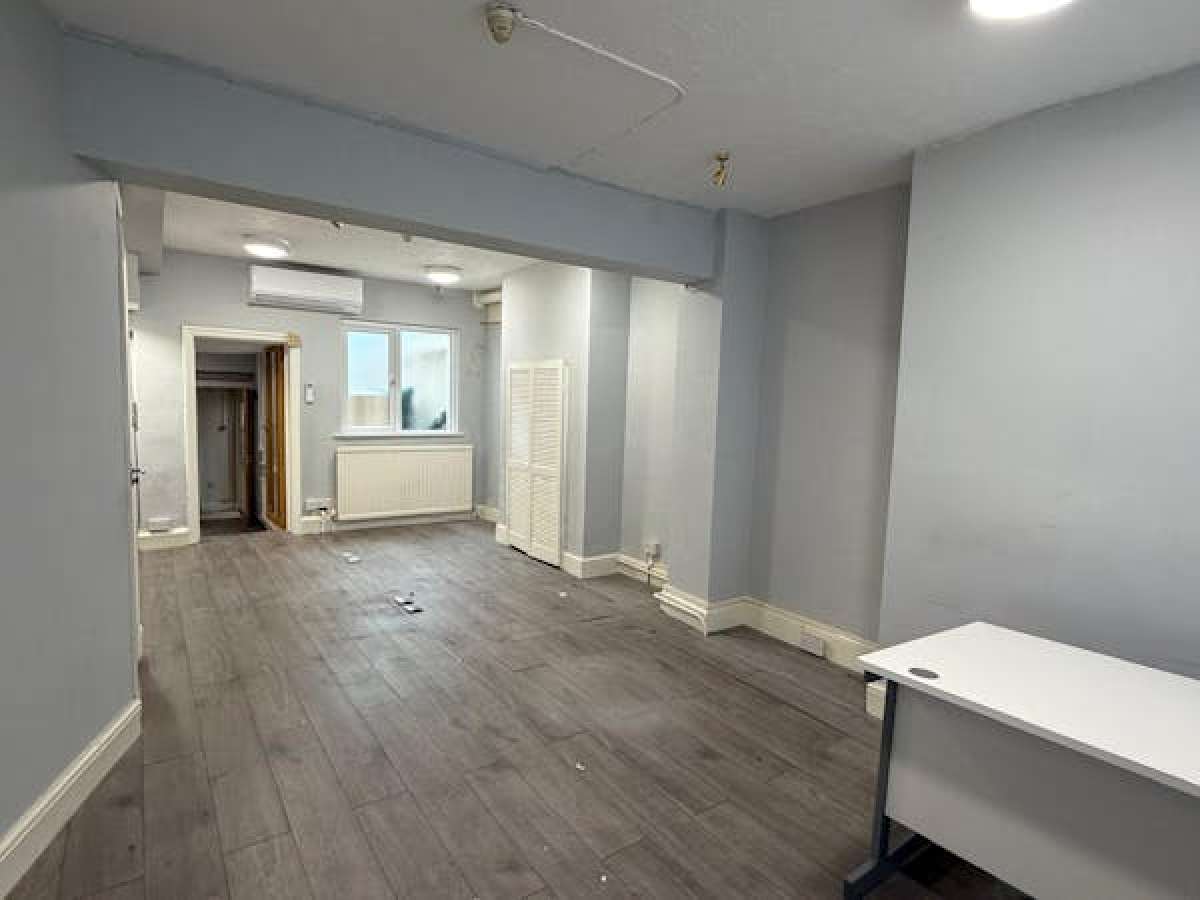 Retail/Shop in Bedford - photo 4