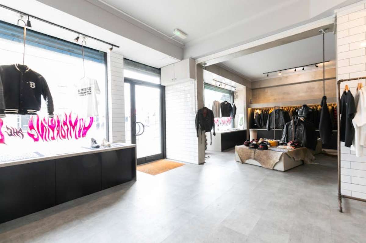 Retail/Shop in London - photo 2