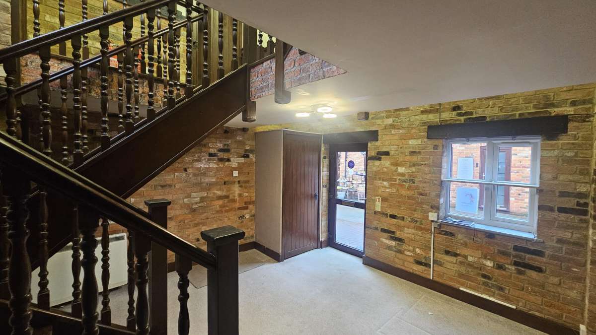 Retail/Shop in Buckingham - photo 2